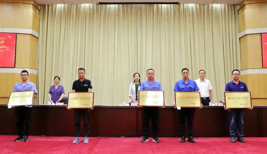 灯塔式人物丨技能大师郎冠军，照亮J9官网高压事业